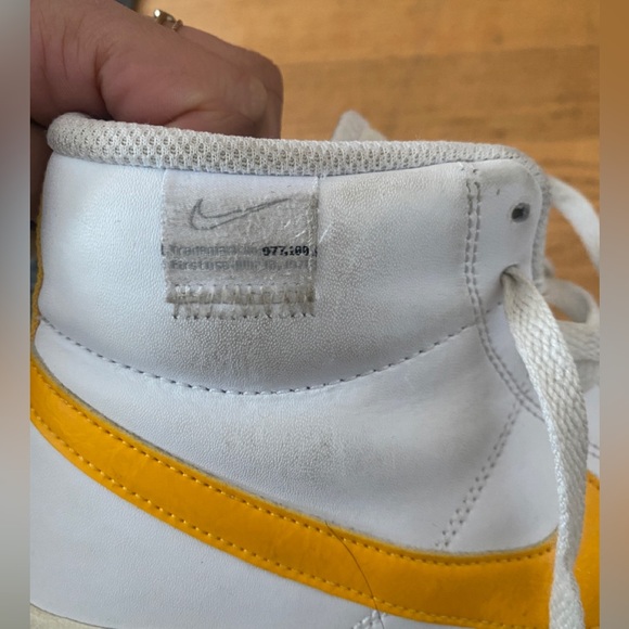 NIKE Women's Court Royale 2 Mid Sneakers White/Gold/Yellow - Picture 6 of 7